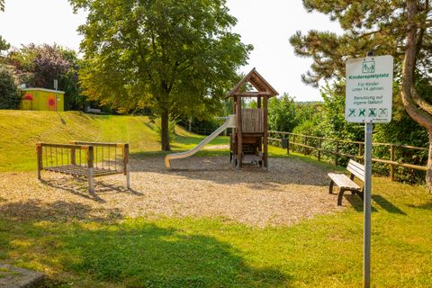 Kletterbereich auf dem Spielplatz an der Leharstraße