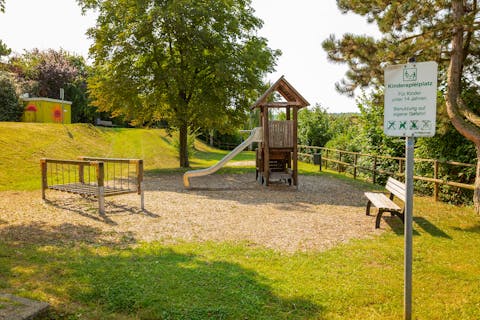 Kletterbereich auf dem Spielplatz an der Leharstraße