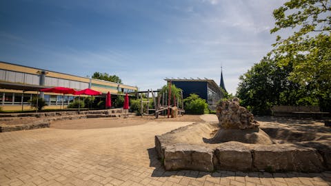 Außengeländer der Heynlinschule