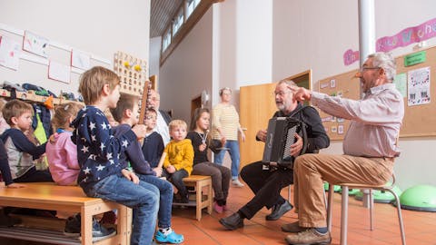 Netzwerk 60 Plus zu Besuch im Kindergarten